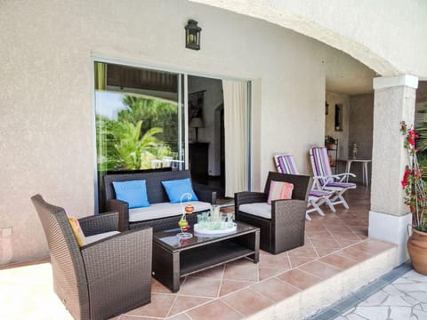 Holiday Home Domaine de Saint Martin by Interhome House in Gassin