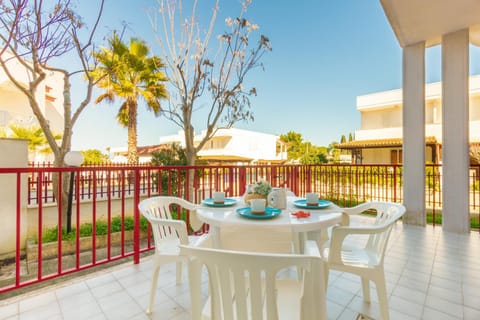 Patio, Day, Balcony/Terrace