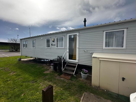 Tucker’s Retreat Campground/ 
RV Resort in Dymchurch