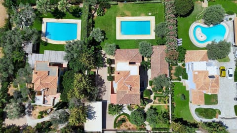 Property building, Bird's eye view, Pool view, Swimming pool