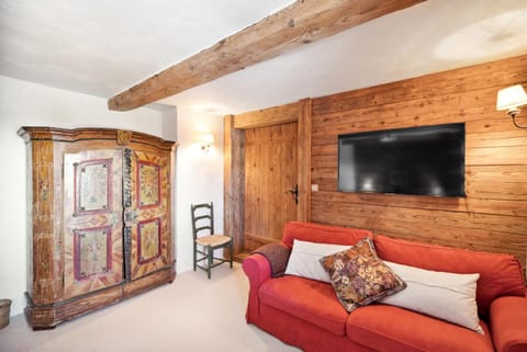 La Ruinette-lovely Ski Inski Out Verbier Chalet Chalet in Riddes