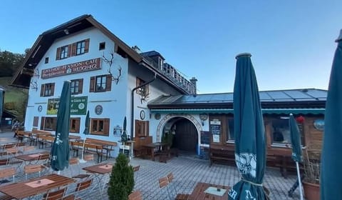 Property building, Restaurant/places to eat