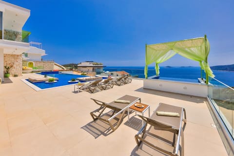 Patio, Sea view, Swimming pool, sunbed