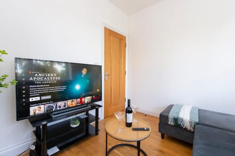 Ealing Gem 3 Bath, 2 En-Suite Flat with Parking Apartment in London Borough of Ealing