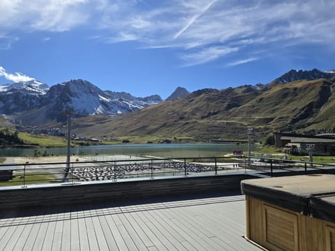 Balcony/Terrace, Lake view, Mountain view