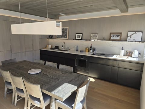 Dining area, kitchen