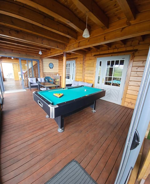 Billiard, Game Room