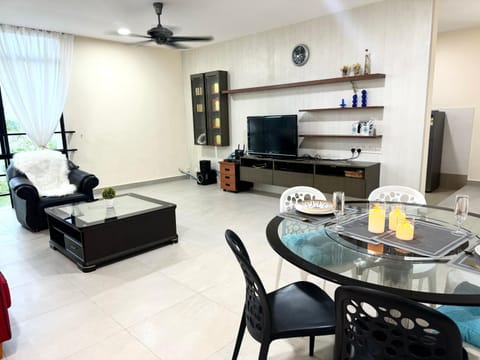 TV and multimedia, Living room, Seating area, Dining area, Evening entertainment