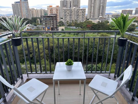 View (from property/room), Balcony/Terrace, Seating area, City view