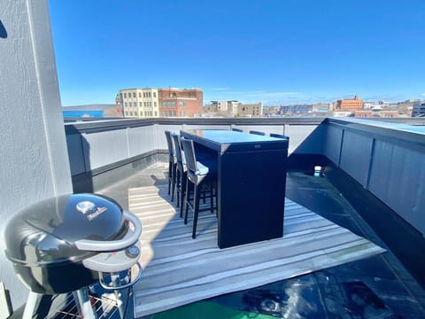 Downtown Condo with roof patio House in Traverse City