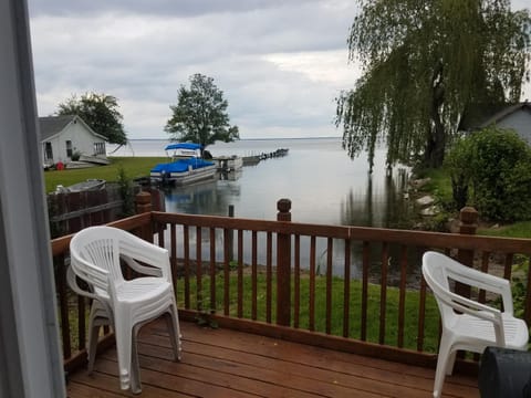 View (from property/room), Balcony/Terrace, Lake view