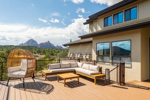 Nearby landmark, Day, Natural landscape, Activities, View (from property/room), Balcony/Terrace, Seating area, Mountain view, Location, furniture, sunbed