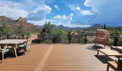 Nearby landmark, Day, Natural landscape, View (from property/room), Balcony/Terrace, City view, Mountain view