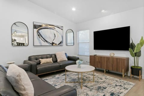 Stylish 4BR with New Pool by Craig Park House in North Las Vegas