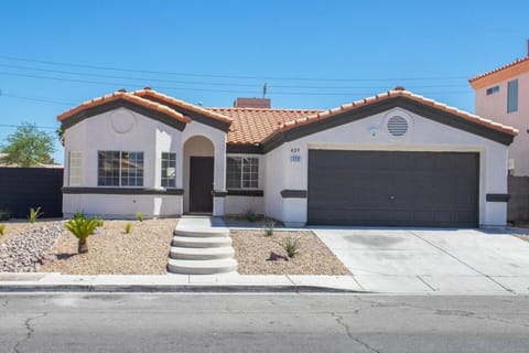 Fantastic 4BR with Pool and Games Casa in North Las Vegas