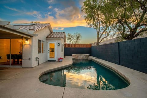 Modern 3BR Quiet Home with Pool Casa in North Las Vegas