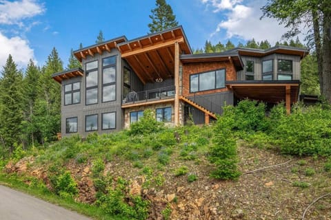 Sandpoint Mountain Vista Retreat Villa in Lake Pend Oreille