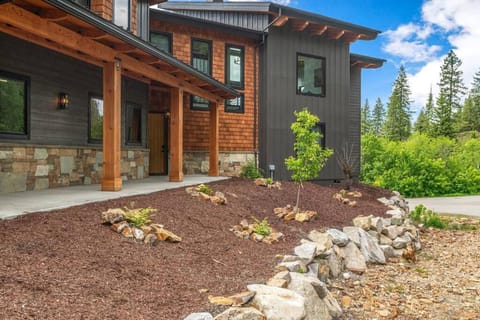 Sandpoint Mountain Vista Retreat Villa in Lake Pend Oreille