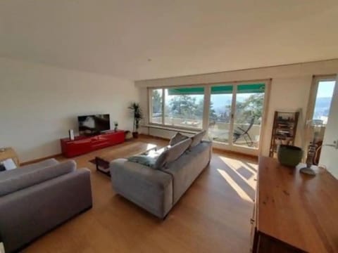 Nice quiet room, 15 min from downtown Vacation rental in Zurich City