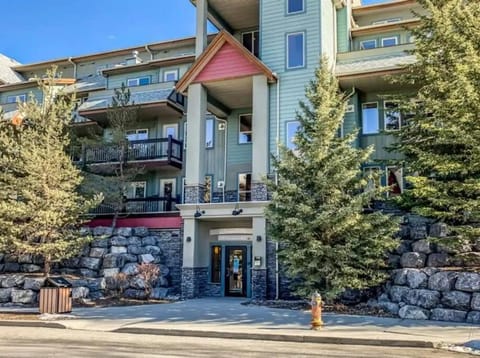 Quiet 2BR 2BathTownhouseKing Bed 6to9 Guests Apartment in Canmore