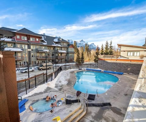 Quiet 2BR 2BathTownhouseKing Bed 6to9 Guests Apartment in Canmore