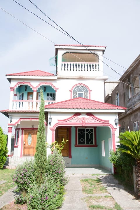 Tropical Getaway with Stunning Gazebo & Sea View Bed and Breakfast in Saint Catherine Parish