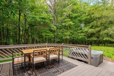 Patio, View (from property/room), Balcony/Terrace, Dining area, Garden view