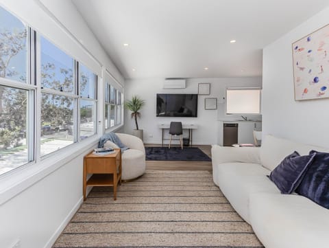 TV and multimedia, Living room, Photo of the whole room, Seating area