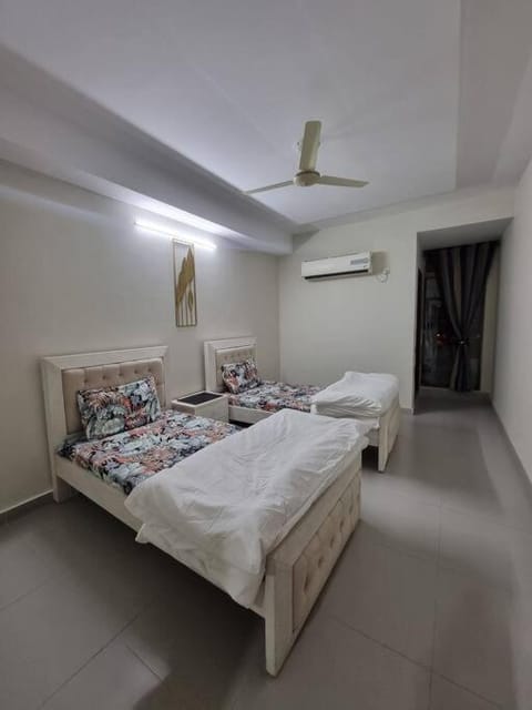 Bed, Photo of the whole room, Bedroom, air conditioner