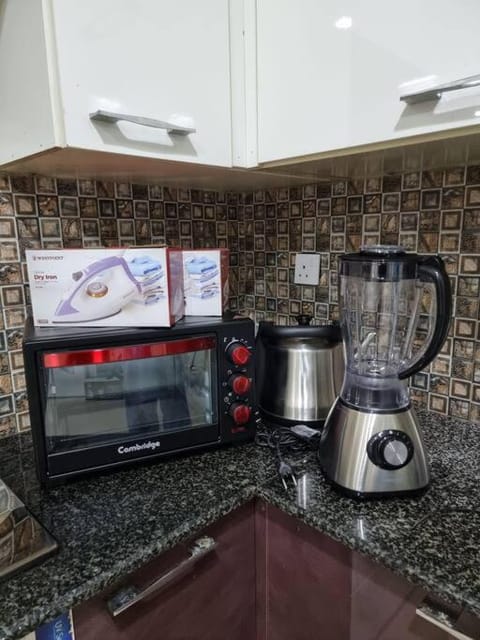 Coffee/tea facilities, Kitchen or kitchenette, stove, toaster