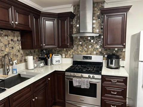 Coffee/tea facilities, Kitchen or kitchenette, oven, stove, toaster