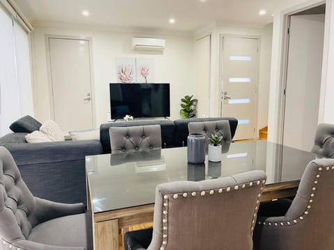 D112 Braybrook Central Stay-Great Getaway House in Melbourne