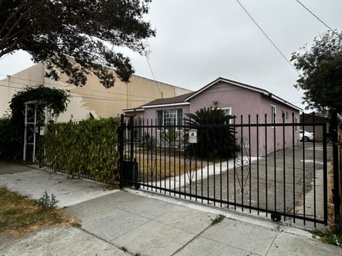 Property building, Day, Neighbourhood, Street view