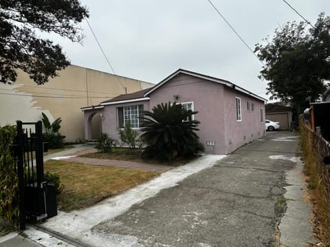 Property building, Day, Neighbourhood, Street view