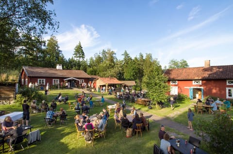 Property building, Day, People, Natural landscape, Garden, Garden view, group of guests