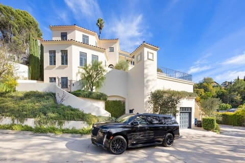 Chateau Beverly Hills by Stay Awhile Villas House in Beverly Hills