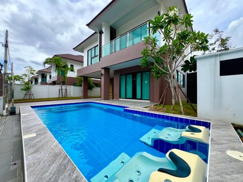 Balcony/Terrace, Swimming pool