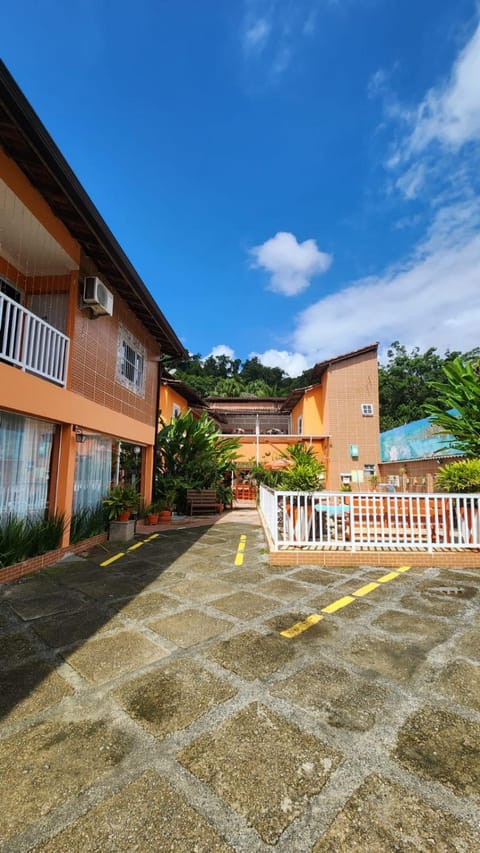 Area and facilities, Swimming pool, Parking