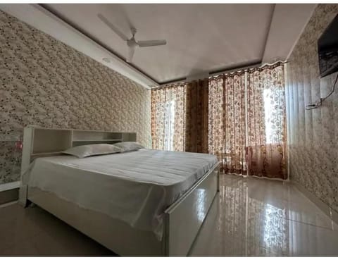 Bathroom, TV and multimedia, Bedroom, air conditioner