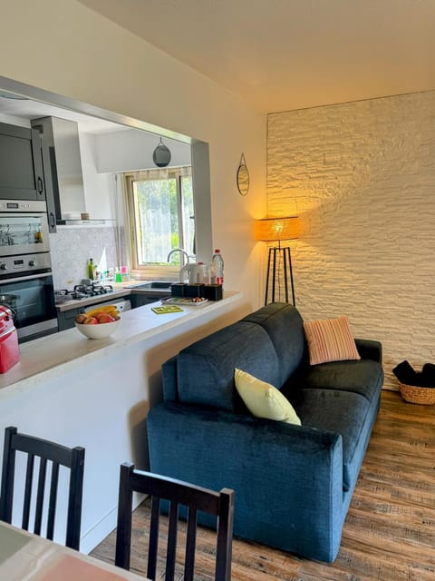 Apt "Laura" Terrasse - Parking - Plage - 5pers Apartment in Antibes