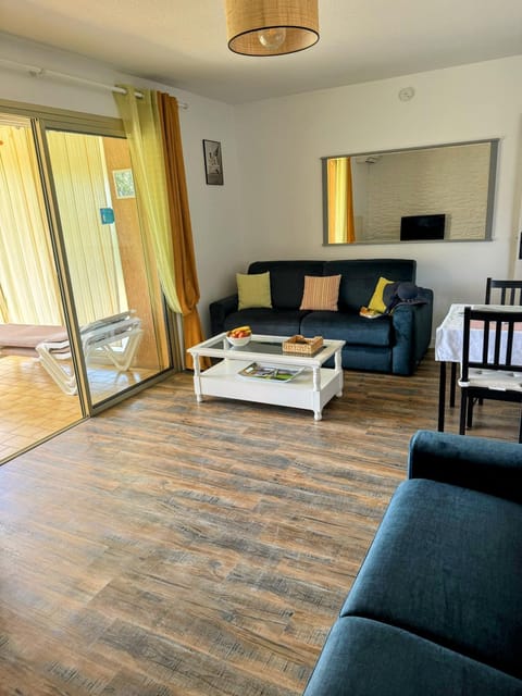 Apt "Laura" Terrasse - Parking - Plage - 5pers Apartment in Antibes