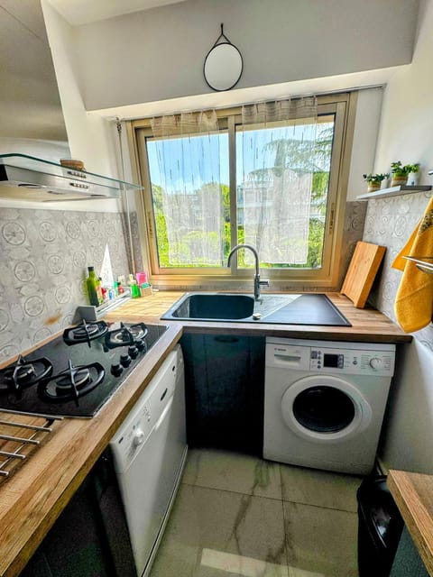 Apt "Laura" Terrasse - Parking - Plage - 5pers Apartment in Antibes