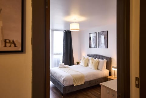 Modern Living, Prime Location - Pluxa Masonway Apartment in Solihull