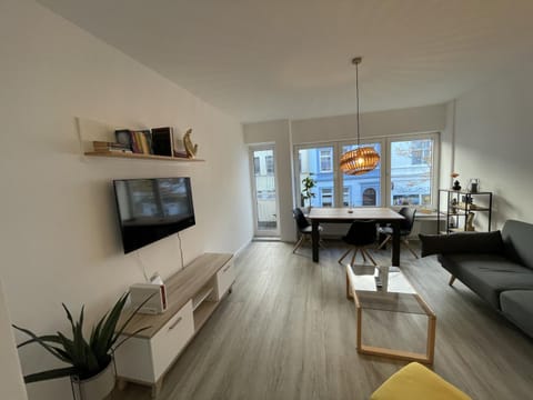 Wohnglück - Moderne renovierte Ferienwohnung in Strandnähe für 5 Personen Apartment in Wilhelmshaven