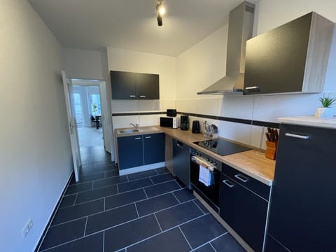 Wohnglück - Moderne renovierte Ferienwohnung in Strandnähe für 5 Personen Apartment in Wilhelmshaven