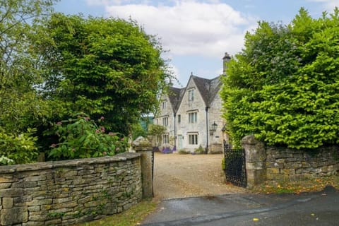 Mill House & Cottage - on The Cotswold Way! House in Stroud District