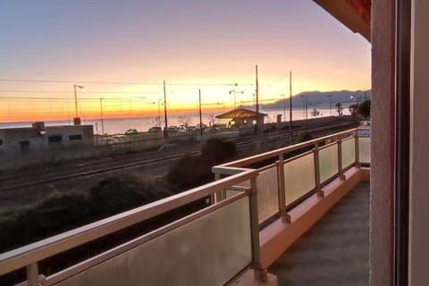 Natural landscape, View (from property/room), Balcony/Terrace, Sea view, Sunset