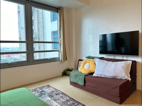 Unique Fast Wifi Free Pool & Gym in Eastwood Apartment in Pasig