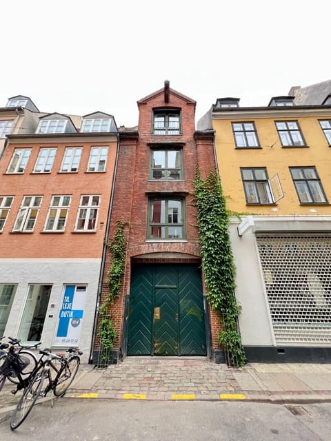 Property building, Day, Street view