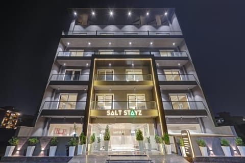 Property building, Facade/entrance, Night